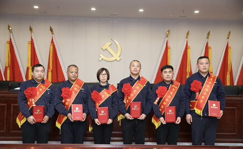 0203 安全服務(wù)能手從左至右依次為 黨萬超、朱學(xué)民、任興芳、王琳汝、周冬偉、王須波.jpg