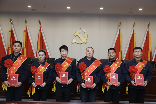 0204 節(jié)能能手從左至右依次為 石亞杰、沈小慶、楊興忠、于俊國、權(quán)振利、吳偉偉.jpg