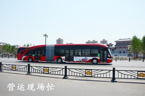 1589526541129652.jpg 02 勞動(dòng)節(jié)里公交忙(營運(yùn)現(xiàn)場忙).JPG