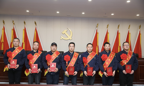 0202  標兵從左至右依次為 苗田、尤建鵬、劉德斌、褚聰偉、王占峰、解偉強、馬群藝.jpg